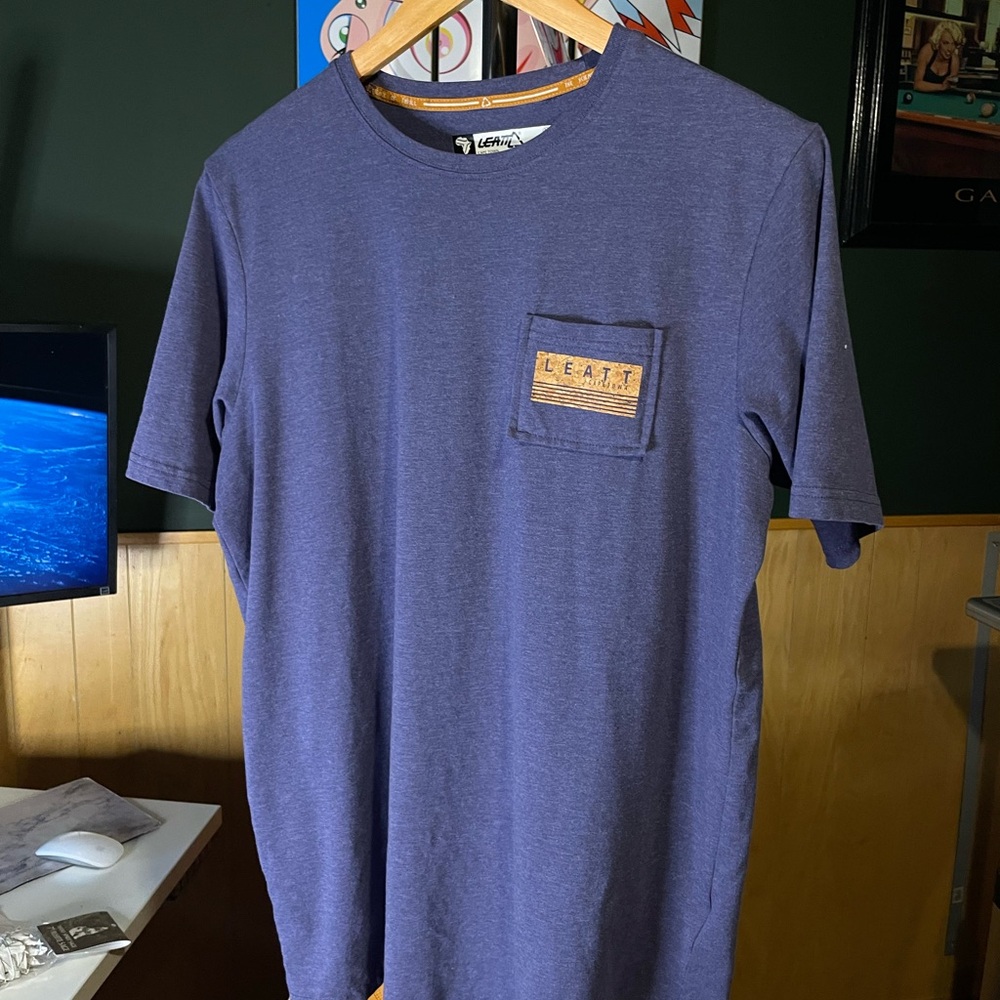 Leatt Cape Town Africa Men's Short Sleeve Pocket Tee — Deep Blue
